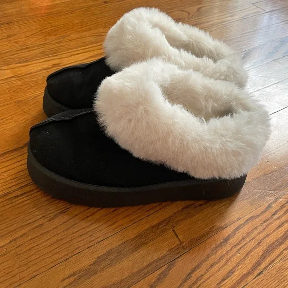 Fuzzy Winter Platform Slippers - Picture 2 of 6